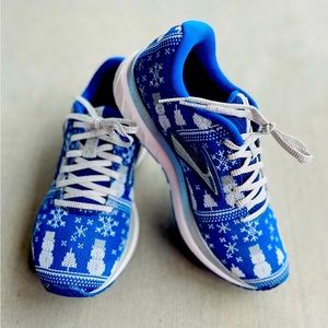 Brooks Revel 3 Merry Christmas Ugly Sweater (Limited Edition) Ladies size 6.5